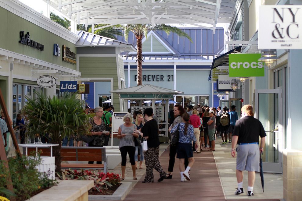 tampa premium outlets crocs